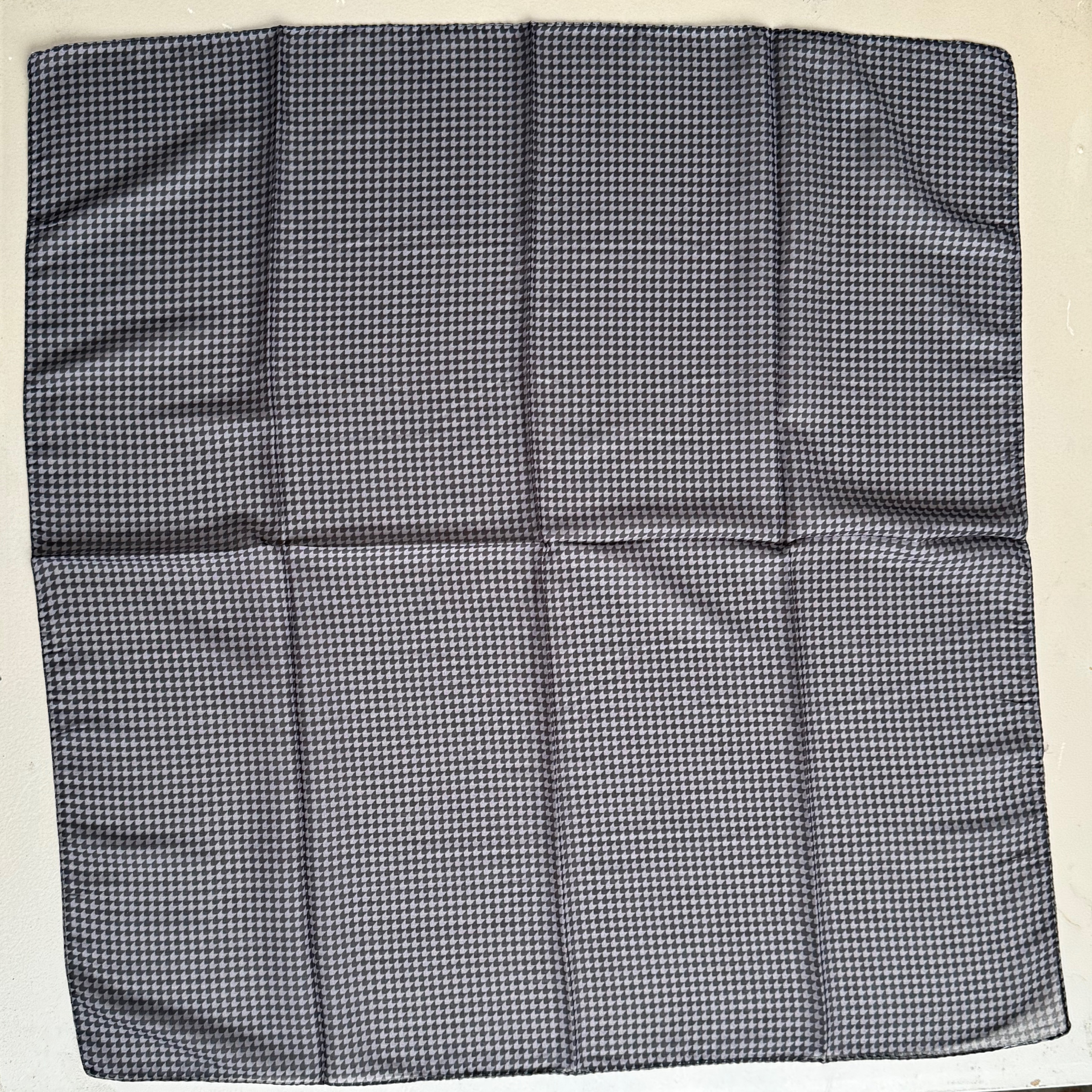 روسری زنانه مدل نخی پیچازی ریز