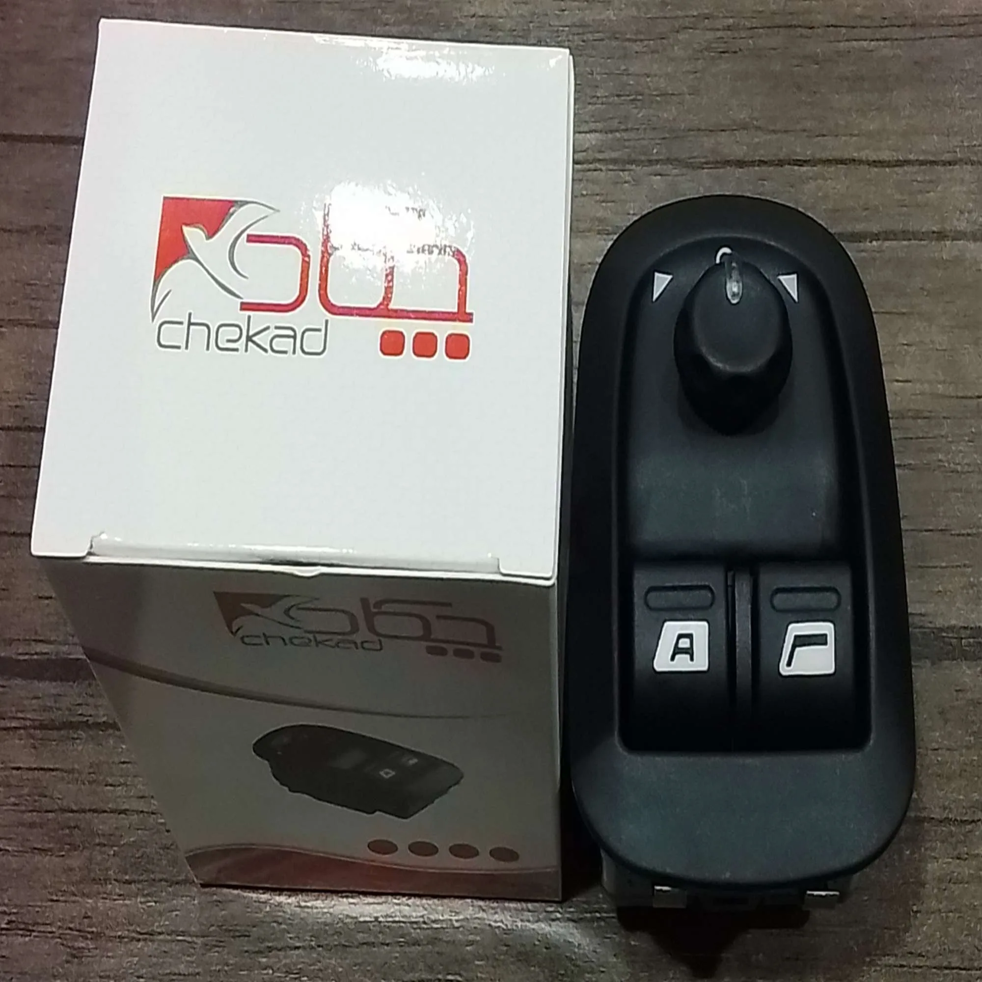 کلید شیشه بالابر چکاد کد 880552 مناسب برای پژو 206 تیپ 5