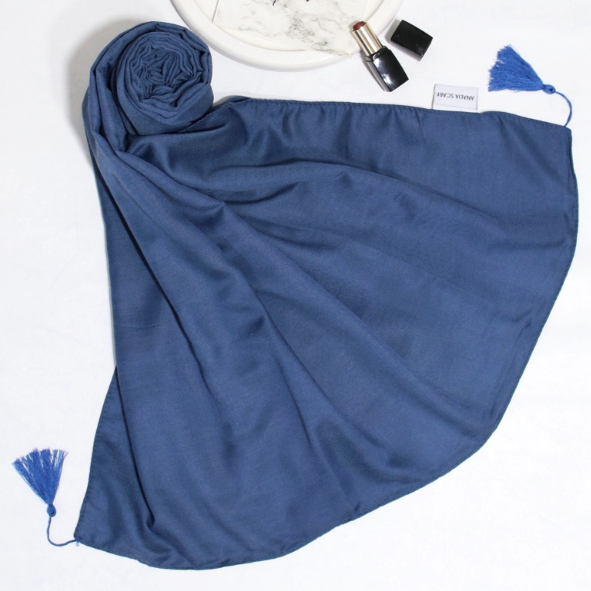 شال زنانه آنالیا مدل نخی ساده منگوله دار کد a-9610