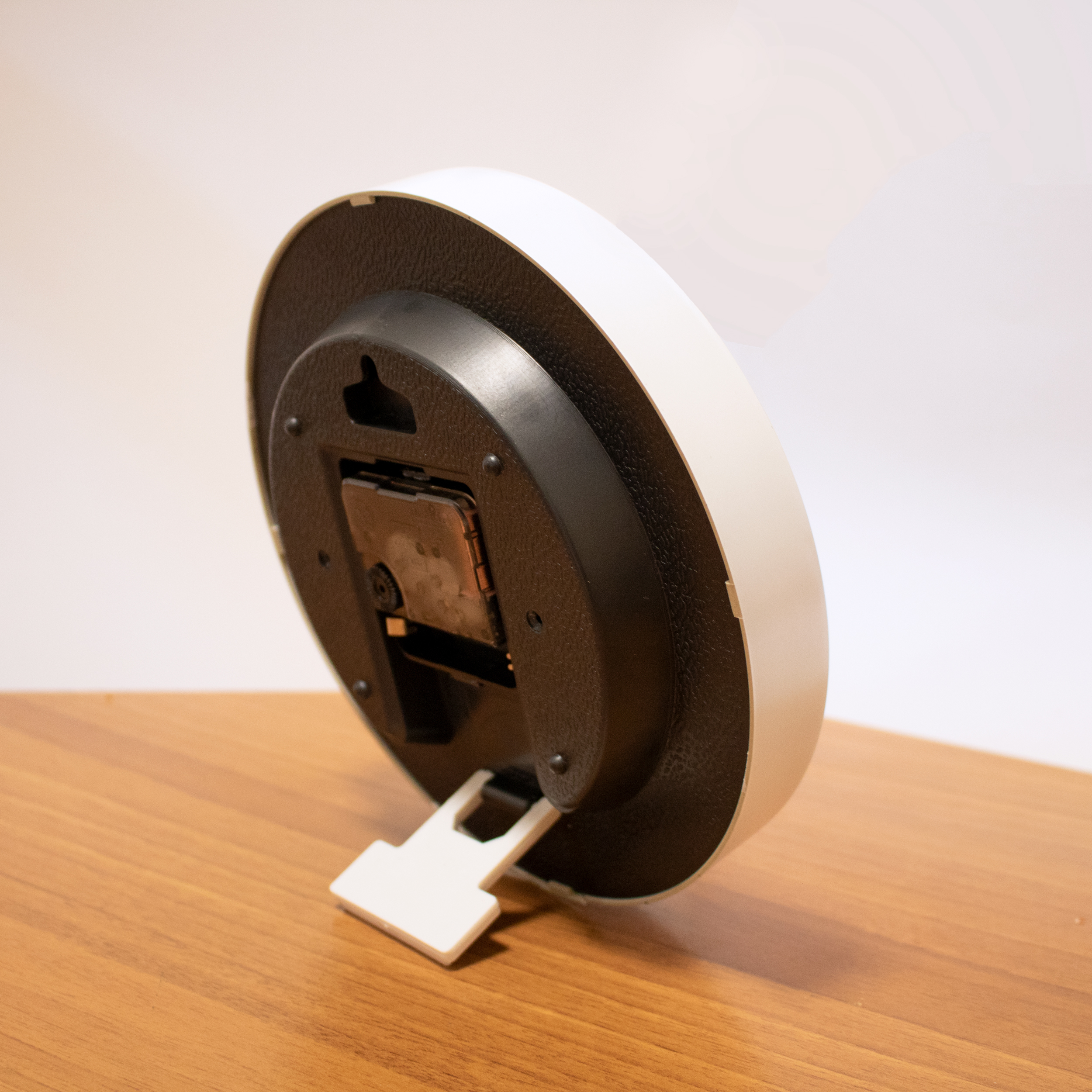 ساعت رومیزی راویتا مدل flower کد 1857