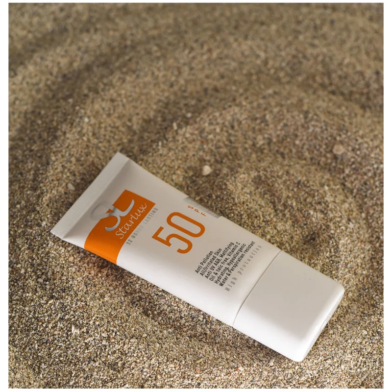 کرم ضد آفتاب بدون رنگ استار لوکس SPF 50 مدل اویل فری مناسب انواع پوستها حجم 40 میلی لیتر