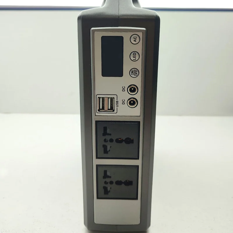 پاوربانک مدل مولتی 300W کمپینگ 12v-220v طرح چراغ قوه ظرفیت 25000 میلی آمپر ساعت
