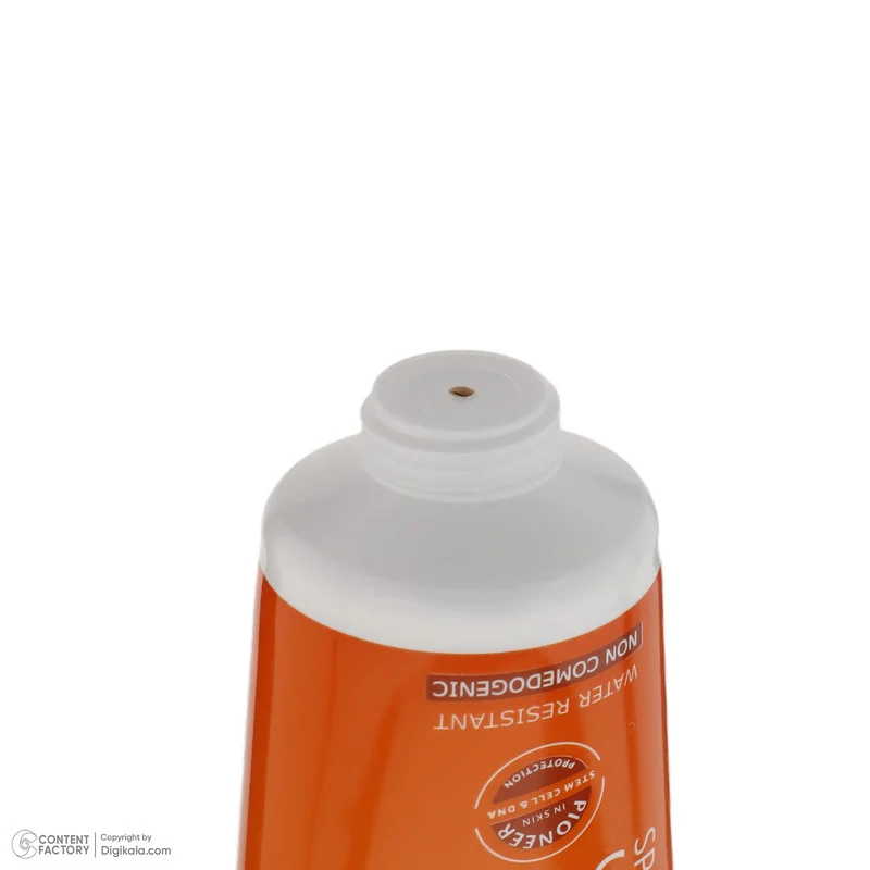 کرم ضد آفتاب رنگی فیس دوکس، SPF 50، مدل فتوزوم، مناسب انواع پوست با تنالیته روشن و حجم 40 میلی‌لیتر، غیر کومدون‌زا، ضد آب، محافظت‌کننده در برابر اشعه‌های UVA و UVB، دارای فرمولاسیون فاقد چربی، با ماندگاری 2 ساعته