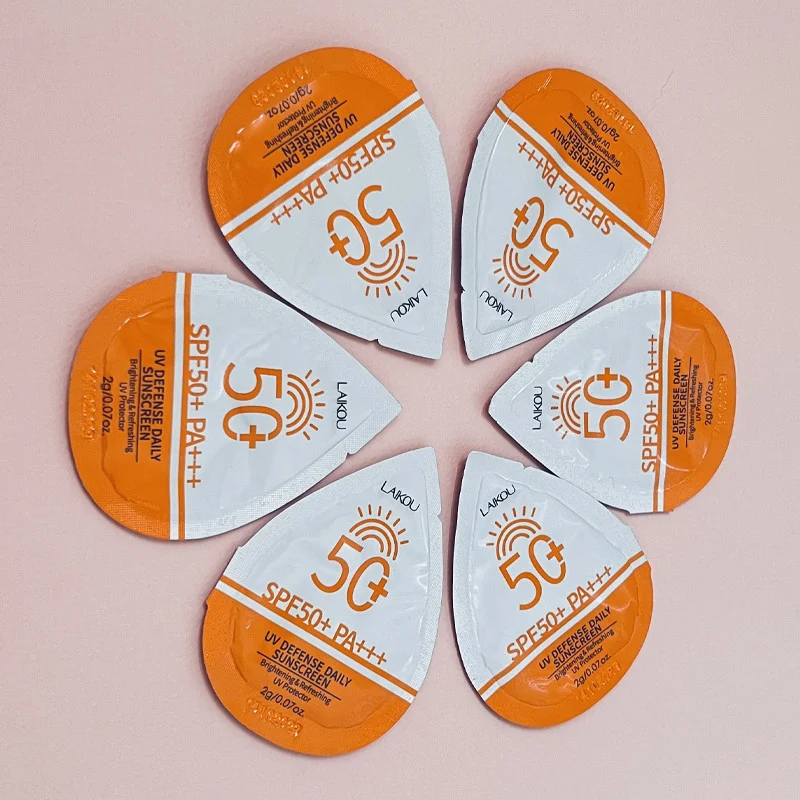 فلوئید ضد آفتاب بیرنگ دست و صورت لایکو SPF 50 مدل مسافرتی ساشه ای محافظ UVA/UVB مناسب برای انواع پوست حجم 2 میلیلیتر بسته 2 عددی