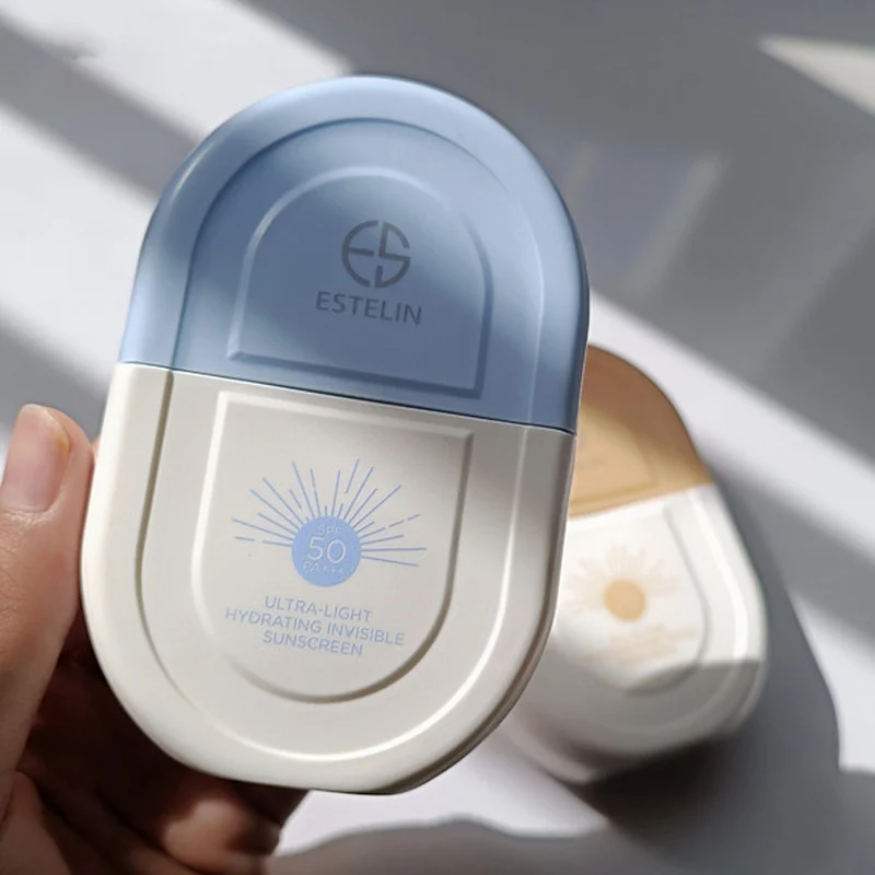 کرم ضد آفتاب بدون رنگ استلین، 50 SPF، مدل ultra light، مناسب انواع پوست و حجم 50 میلی‌لیتر، محافظت کننده در برابر اشعه UVA و UVB، بسیار سبک، +++ PA، آبرسان، ضد لک، با ماندگاری 2 ساعته