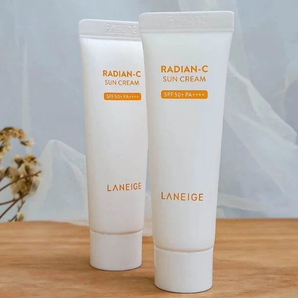 کرم ضد آفتاب بی‌رنگ لانیژ SPF 50 مدل Radian-C محافظ UVA ،UVB و PA+++ مناسب برای انواع پوست حجم 10 میلی‌لیتر بسته دو عددی