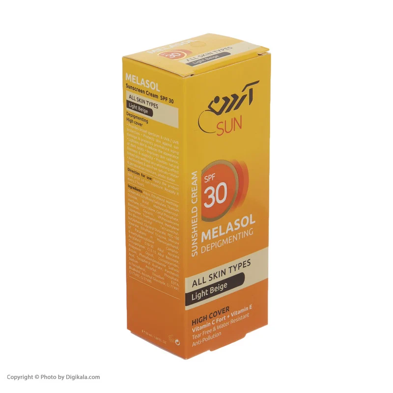 کرم ضد آفتاب رنگی آردن سان، SPF 30، مدل Light Beige، مناسب انواع پوست با تنالیته روشن و حجم 50 میلی‌لیتر، ضد آب، محافظت‌کننده در برابر اشعه‌های UVA و UVB، ضد لک، دارای فرمولاسیون ویتامین‌های C و E، با ماندگاری 2 ساعته