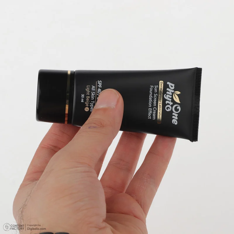 کرم ضد آفتاب رنگی فیتو وان SPF 40 مدل 981 ‌حاوی ‌محافظ UVA و UVB مناسب انواع پوست‌ حجم 30 میلی‌لیتر