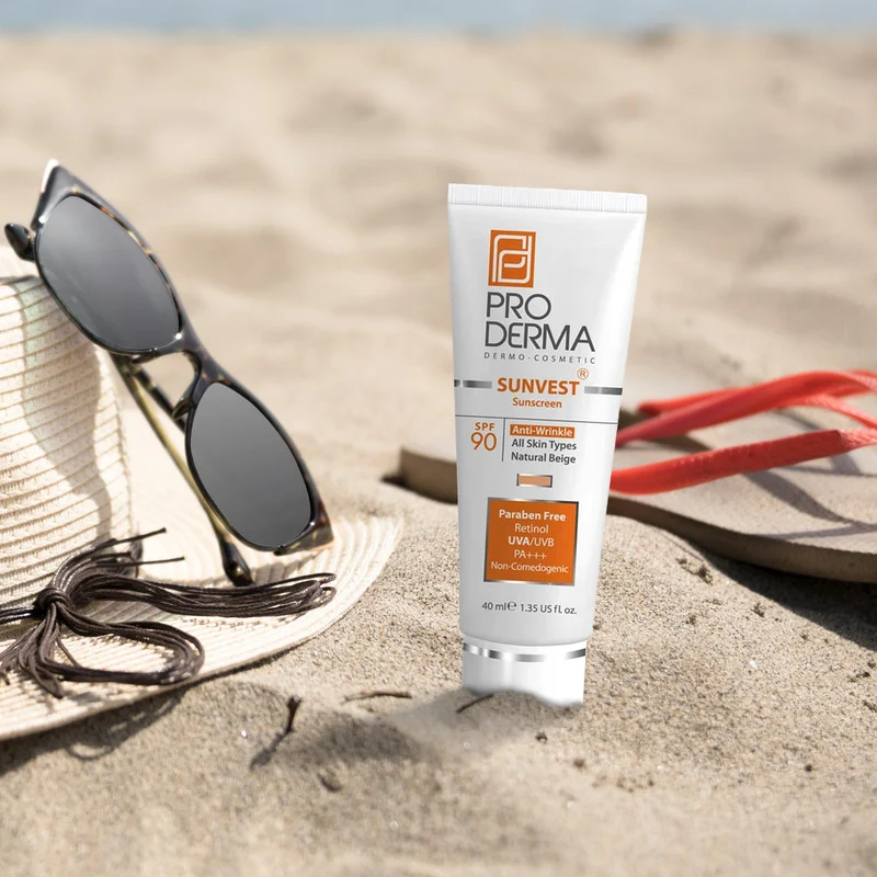 کرم ضد آفتاب رنگی پرودرما، SPF 90، مدل 90 Sunvest، مناسب انواع پوست با تنالیته متوسط و حجم 40 میلی لیتر، ضدآب، فاقد پارابن، محافظت‌کننده در برابر اشعه‌های UVA و UVB و غیر کومدون‌زا، PA+++، ضد چروک، دارای فرمولاسیون ویتامین C، با ماندگاری 2 ساعته